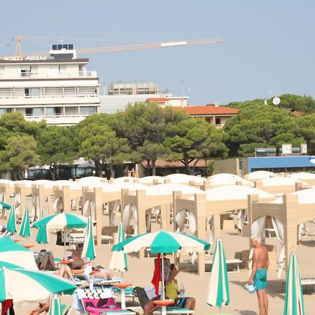Hotel Ambra Lignano Sabbiadoro Exterior photo