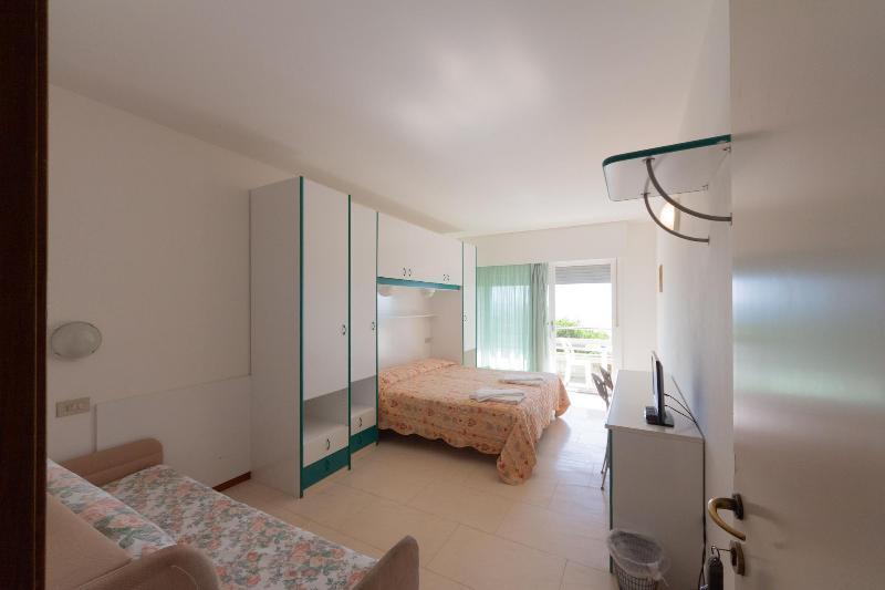 Hotel Ambra Lignano Sabbiadoro Exterior photo