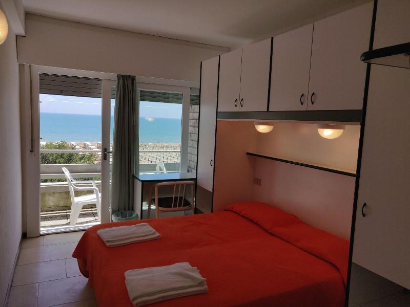 Hotel Ambra Lignano Sabbiadoro Exterior photo