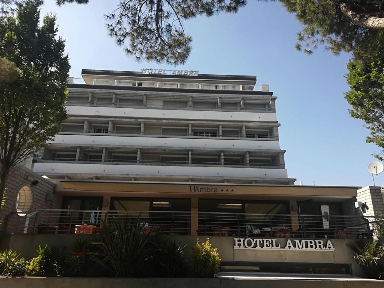 Hotel Ambra Lignano Sabbiadoro Exterior photo