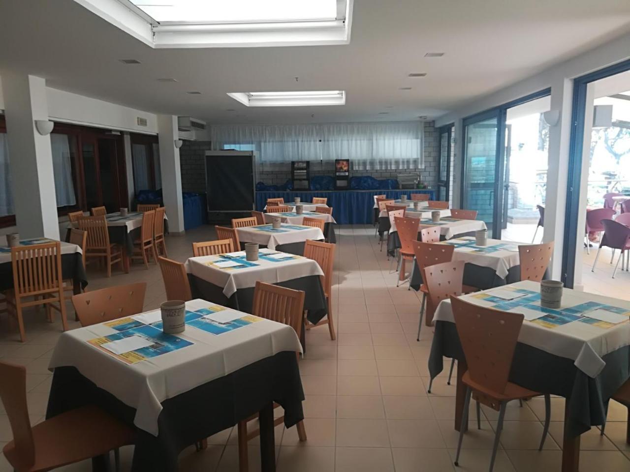Hotel Ambra Lignano Sabbiadoro Exterior photo