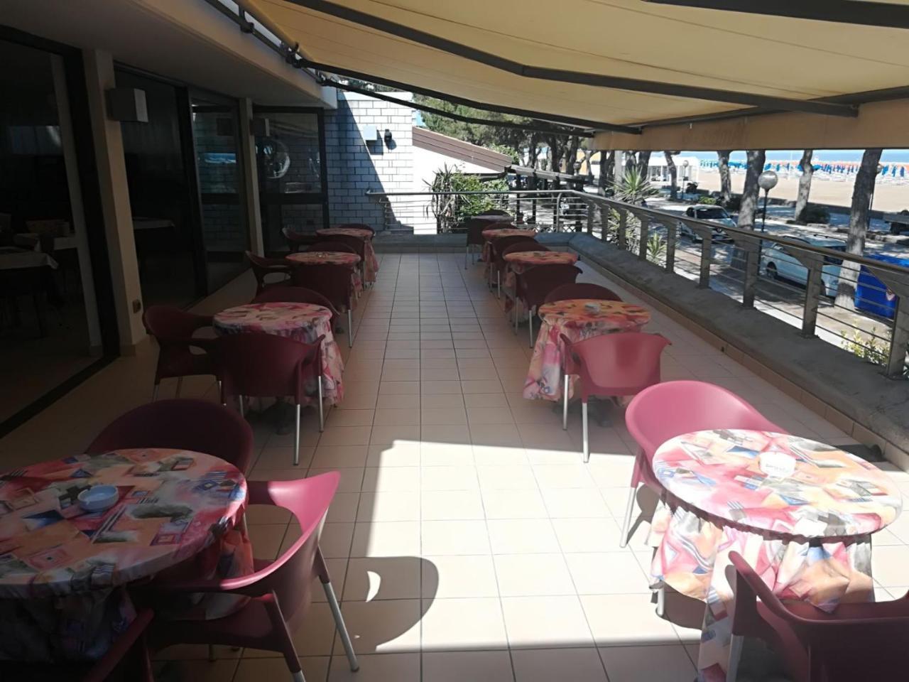 Hotel Ambra Lignano Sabbiadoro Exterior photo