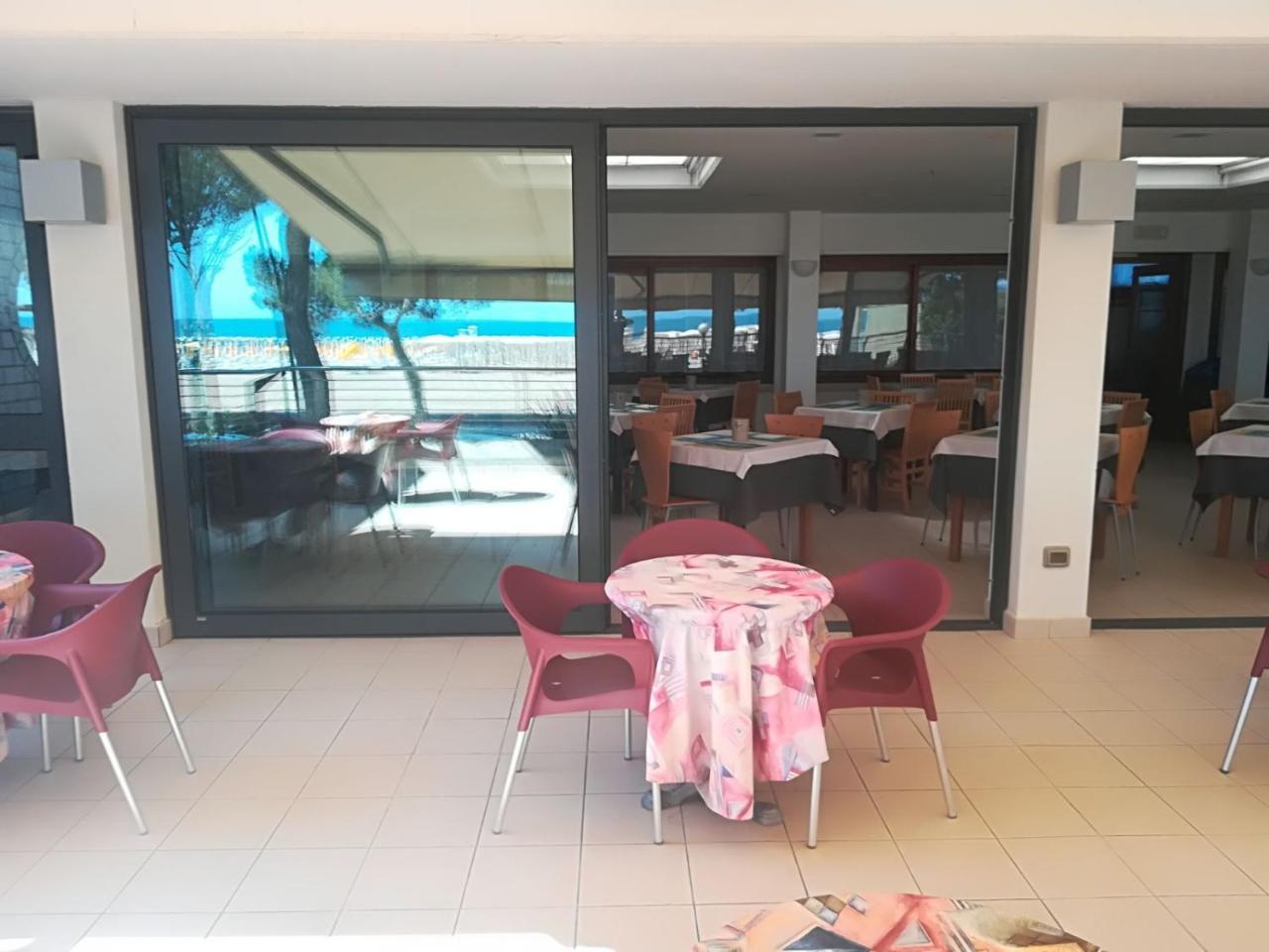 Hotel Ambra Lignano Sabbiadoro Exterior photo