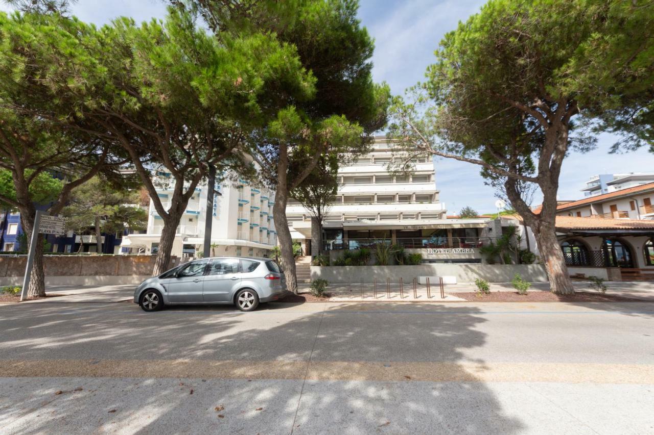 Hotel Ambra Lignano Sabbiadoro Exterior photo