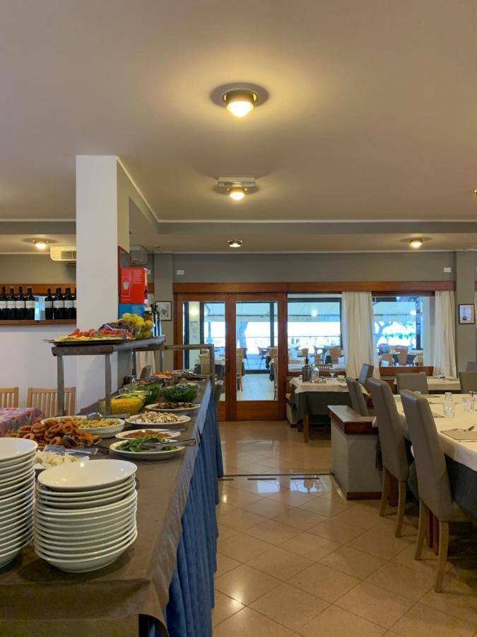 Hotel Ambra Lignano Sabbiadoro Exterior photo